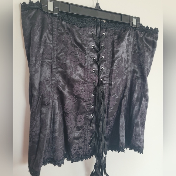 Black Corset - Picture 7 of 14